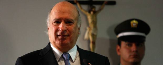 Sabas Pretelt de la Vega rindió indagatoria por caso del carrusel de la contratación | Colprensa | El exministro Sabas Pretelt de la Vega cumplió su cita en la Procuraduría.