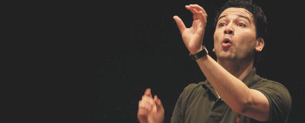 Andrés enseña esa pasión que lo hace mover | Donaldo Zuluaga | El maestro Andrés Orozco Estrada es expresivo con su cara e imponente con sus manos cuando dirige la orquesta Mahler Chamber.