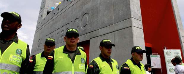 Carambolas abriga el CAI que le quitará desvelos | Julio César Herrera | Comprometidos con servir a la comunidad del sector, se presentaron los hombres responsables de velar de manera permenente por la tranquilidad de los habitantes de estos tres barrios ubicados en la parte más alta de la comuna nororiental.