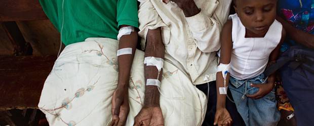 Para atender epidemia de cólera en Haití hacen falta médicos y enfermeras | AP | Los centros médicos no dan abasto para atender a los enfermos.