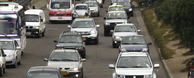 Lunar en vías, 1.696 conductores ebrios | Colprensa | Más de 650.000 vehículos se desplazaron por las carreteras nacionales durante el puente festivo. Las autoridades reportaron que la operación retorno se dio sin contratiempos en las principales vías. Imagen de la Autopista Sur, en Bogotá.