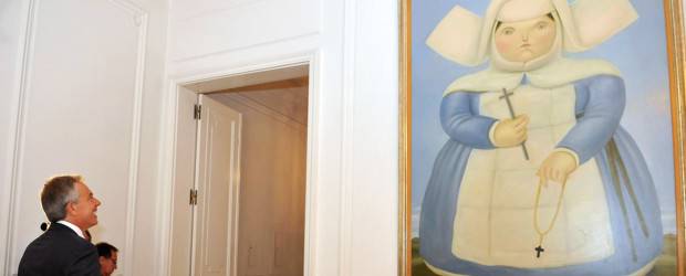 Tony Blair transmite mensaje de solidaridad a Colombia por invierno | Cortesía Presidencia de la República | El ex primer ministro Tony Blair tuvo tiempo para recorrer los salones de la Casa de Nariño y apreciar allí las obras de arte.