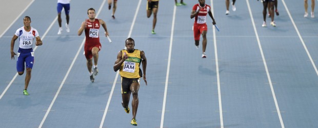 Usain cerró como un rayo | David Gray, Reuters, Daegu, Corea Del Sur | Usain Bolt se ganó el perdón que había pedido al público por su descalificación en la final de 100 metros y regaló a los aficionados una recta final majestuosa que coronó el triunfo del relevo jamaiquino 4x100 con un nuevo récord mundial (37,04), el único de los campeonatos. Estados Unidos fue el campeón general, con 12 medallas de oro. Colombia, 31 en el medallero.