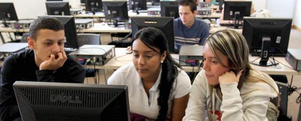 Practicar: estudiantes entre el éxito y el fracaso | Archivo | María Isabel Alvarez, jefa del área de Extensión de la Universidad CES, contó que en el VI Encuentro Nacional de Prácticas, el 2 y 3 de septiembre, se conformó la Red Nacional de Prácticas que promueven el CES, EIA, U. de A., UPB y Eafit. Foto en la Universidad CES.