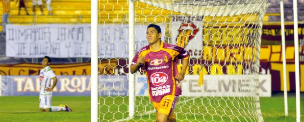 Homenaje a Wílder Medina en triunfo, 1-0, del Tolima sobre el Huila | Colprensa | El boliviano Diego Aroldo Cabrera se mostró como la solución ante la ausencia del goleador.