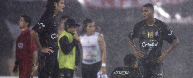 En dramática definición, el Once dijo adiós | Reuters | Bajo un intenso aguacero en Asunción, el Once Caldas se despidió de la Copa Libertadores al ser superado por Libertad.