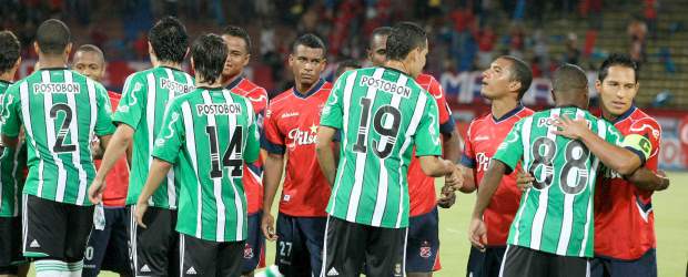 En el Atanasio sobró cultura | Juan Antonio Sánchez | Nacional y Medellín tuvieron un gran primer tiempo en el clásico 267 en el que sobraron motivos para creer que en el estadio Atanasio Girardot se puede continuar jugando sin mallas ni barreras. Los jugadores también dieron ejemplo.