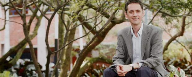 Del mito al hombre en 23 historias de despedida | Archivo | Pablo Montoya es profesor de Literatura, graduado en París y actualmente es docente en la Universidad de Antioquia. Estará en la Fiesta del Libro.