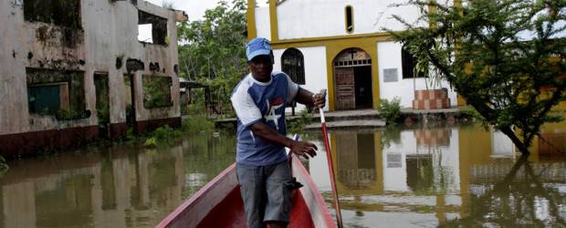 Las dos tragedias de Bojayá | Donaldo Zuluaga | La vieja iglesia de San Pablo Apóstol fue reconstruída . Allí fue donde el 2 de mayo de 2002 cayó el cilindro lanzado por las Farc que mató a 79 personas, según el informe de la Comisión Nacional de Reparación y Reconciliación.