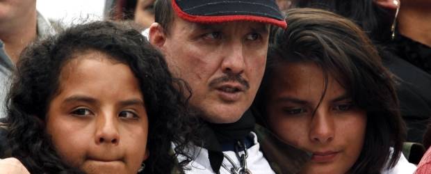 El recién liberado agradeció a las fuerzas militares y a Dios y dijo que apenas llegó el Ejército a la zona, los guerrilleros dejaron los fusiles y huyeron. | Reuters | El recién liberado agradeció a las fuerzas militares y a Dios y dijo que apenas llegó el Ejército a la zona, los guerrilleros dejaron los fusiles y huyeron.