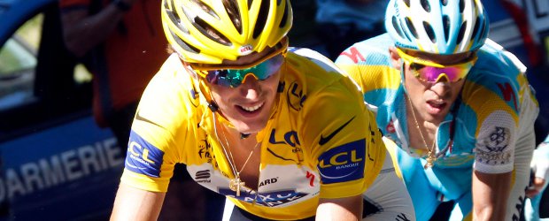 Contador se apoderó del liderato del Tour | Reuters | Alberto Contador (izq.) se enfundó el maillot amarillo al aprovechar una avería mecánica de Andy Schleck (der.) en el Port de Balés para lanzarse a meta y enjugar los 31 segundos que tenía de renta el luxemburgués.