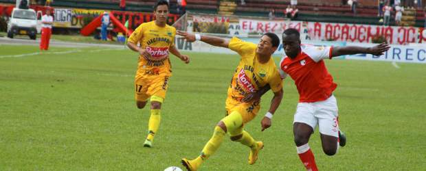 Huila revivió con victoria sobre Santa Fe 2-0 | Colprensa | Fecha tras fecha Ayron del Valle (Huila) ha sido uno de las figuras de los opitas.