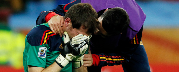 España derrochó lágrimas de la emoción | AP | El portero Iker Casillas, capitán y protagonista de la conquista española, derrama lágrimas de felicidad gracias al título de campeones del mundo.
