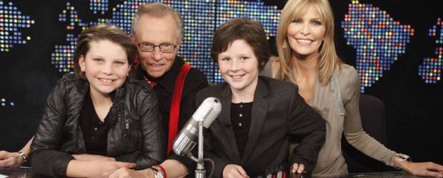 Larry King se despidió de sus televidentes | Reuters | Su esposa Shawn y sus hijos Chance y Cannon lo acompañaron en su último show.