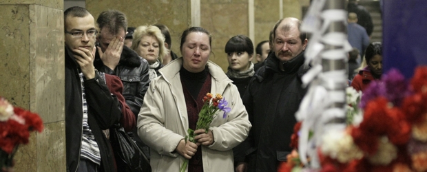 Duelo en Rusia por atentados en el metro | AP | Rusia conmemoró este martes un día de duelo por las víctimas de dos atentados suicidas de la víspera en el metro de Moscú que dejaron 39 muertos y decenas de lesionados.