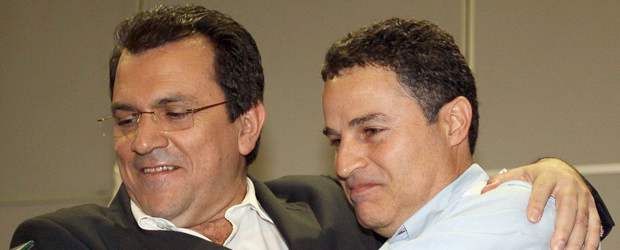 Alcalde Alonso Salazar entregó su tarea a Aníbal Gaviria | Róbinson Sáenz | El alcalde saliente Alonso Salazar entregó este martes su balance de gestión al alcalde electo de Medellín, Aníbal Gaviria.