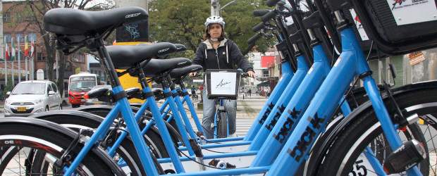 Con 140 viajes arrancó el transporte público EnCicla | Róbinson Sáenz | El arranque de la prueba piloto, que va hasta diciembre, del sistema de transporte público en bicicleta fue más que satisfactorio para la entidad que adelanta esta iniciativa, el Área Metropolitana, por la acogida que tuvo entre la población universitaria de la Nacional y de la UPB. Sin embargo, fueron más los que no lo pudieron utilizar por no haberse inscrito con anterioridad.