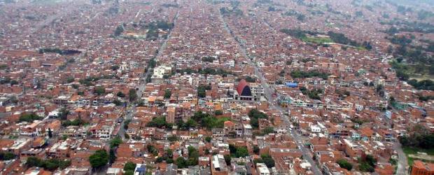 En algunos sectores de Medellín predominan los techos rojos. | Archivo | Sector de Medellín. Como en el resto, predominan los techos rojizos.