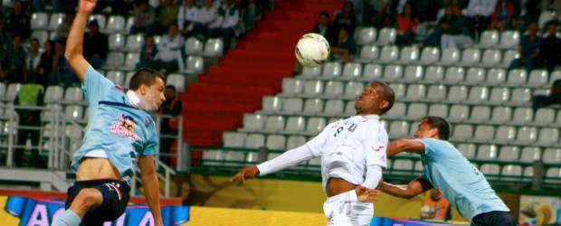 Ni el fútbol mitigó la tristeza en Manizales | Colprensa | Junior pasó una sequía de 19 años sin ganarle al Once Caldas en Manizales y de paso mitigó en algo las derrotas que ha sufrido con el onceno caldense en las finales del 2003 y 2009.