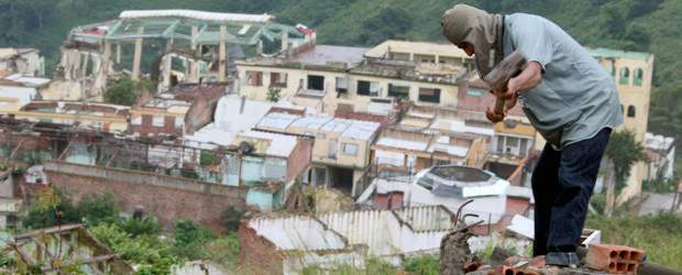 Lucha contra el olvido se siente en Gramalote | Juan Antonio Sánchez, Enviado Especial| La mayor parte de lo que fuera la cabecera municipal de Gramalote se encuentra en ruinas, un año después de que esta localidad nortesantandereana fuera desalojada por las amenazas de las fallas geológicas y del invierno.