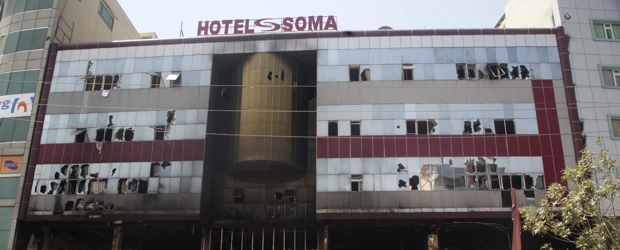 El incendio se desató a última hora del jueves en un restaurante de la planta baja del hotel Soma. | Reuters | El incendio se desató a última hora del jueves en un restaurante de la planta baja del hotel Soma.