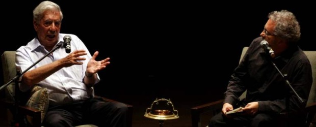 Mario Vargas Llosa y Héctor Abad Faciolince | Reuters | El peruano, ex candidato a la presidencia de su país en 1990, se ha erigido como uno de los escritores más inmersos en el análisis político del mundo, en especial de los países latinoamericanos.