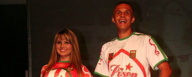 Mendoza tampoco jugaría en Envigado | Jaime Herrera | Jorge Serna, quien modeló la nueva camiseta, aún no está recuperado.