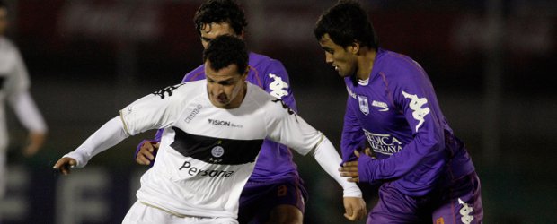 La Sudamericana arrancó con triunfo del Defensor Sporting | Reuters | Defensor Sporting, uniforme morado, arrancó con pie derecho su participación en la Nissan Sudamericana al superar 2-0 al Olimpia.