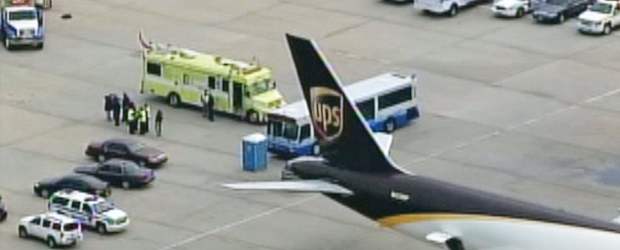 Obama ordenó garantizar la seguridad tras posible amenaza terrorista | AP | Uno de los aviones examinados como medida de precaución fue este de la empresa UPS.