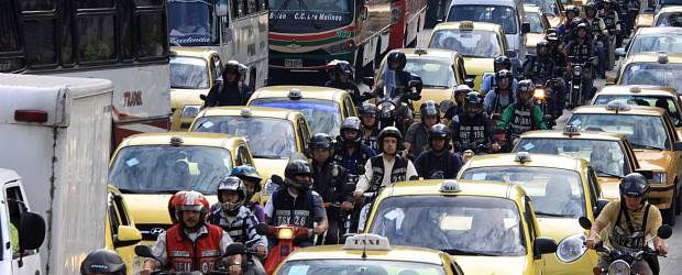 Los 28 centros de diagnóstico automotriz del Valle de Aburrá sellaron la alianza. | Los 28 centros de diagnóstico automotriz del Valle de Aburrá sellaron la alianza por la calidad del aire.