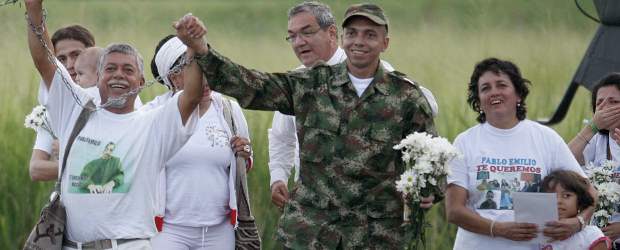 No son "capturados" sino secuestrados | Archivo | La exsenadora Piedad Córdoba manifestó que los retenidos por las Farc son "capturados". El Gobierno Nacional desestimó este calificativo para los que están en cautiverio y reiteró que ellos están secuestrados. El mayor Solórzano, exsecuestrado por las Farc, aseguró que Córdoba está equivocada.