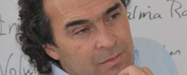 Fajardo reconoce sus errores durante la campaña | Manuel Saldarriaga | Sergio Fajardo considera importante acercarse a los países vecinos con la página en blanco y esa es una de las razones por la que escogió como vicepresidente a Julio Londoño, ex canciller y ex embajador.