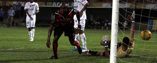 Cúcuta ganó con angustia | Colprensa | Wilson 'El Pájaro' Carpintero que había ingresado en los últimos 20 minutos del compromiso le dio el triunfo a la tribu motilona, al minuto 75.