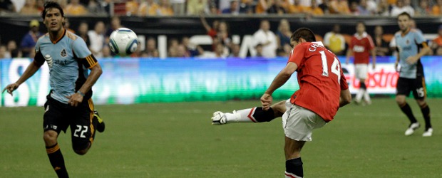 Manchester United aplastó a las estrellas de la MLS | Chicharito Hernández anotó uno de los goles del cuadro inglés ante la mirada del colombiano Wilman Conde.