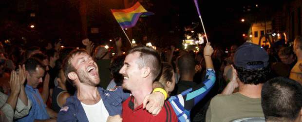 En Nueva York aprobaron las bodas entre homosexuales | Reuters | Los homosexuales celebraron aprobación de bodas gay en Nueva York.