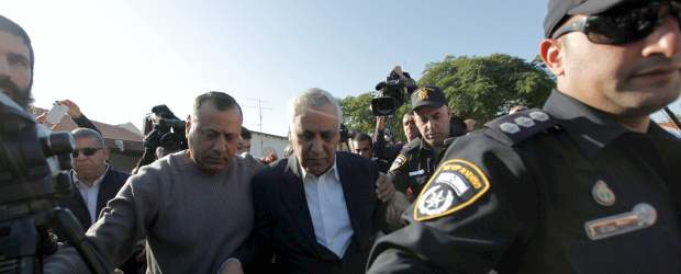 El expresidente israelí Katsav ya paga su condena por violación | Reuters |