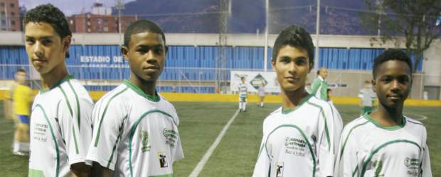 Antioquia ganó con autogol de Bolívar | Esteban Vanegas | Jair Correa y Naren Solano, delanteros del equipo antioqueño.