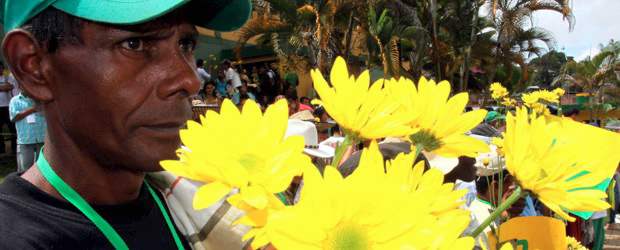 Un bosque con 43 árboles para derrotar el olvido | Manuel Saldarriaga, Enviado Especial, Segovia | En la conmemoración de los 22 años de la masacre, los familiares de las víctimas reclamaron que haya reparación y más atención para buscar la verdad.