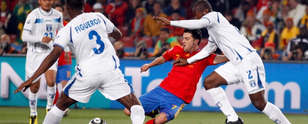 David Villa levantó a España | Reuters | Villa anotó los dos tantos en la victoria de España ante Honduras y tuvo la oportunidad de anotar el tercero, pero desperdició un penalti.