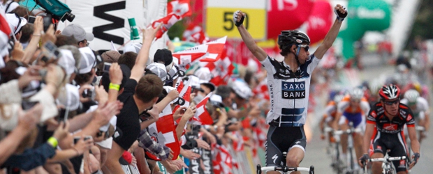 Urán se luce en la Vuelta a Suiza | Reuters | El luxemburgués Franck Schleck ganó la etapa, mientras Urán, con uniforme negro y rojo, fue segundo.