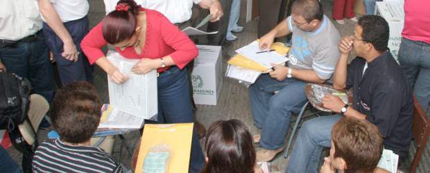 Se colaron 477 inhabilitados: Lleras | Archivo | El ministro del Interior y el Procurador denunciaron que 477 candidatos pudieron filtrarse en las listas, a pesar de tener procesos disciplinarios en curso. El Consejo Nacional Electoral revisará este listado y definirá impugnaciones.