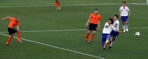 Holanda, primer clasificado para octavos | AP | La acción del gol de Wesley Sneijder que le dio la victoria 1-0 a Holanda sobre Japón.