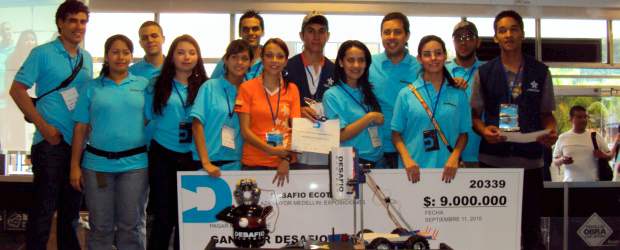 Trabajar en equipo sí que sirve | Cortesía Sena | Aspecto de participantes en Ecotech en el marco de la III Feria de Inventores en Plaza Mayor. En el centro de color naranja, Tatiana. De negro, sus compañeros Felipe y Juan Sebastián. La Feria de Inventores gana en interés e importancia por el número de participantes y de visitantes.