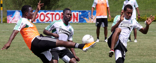 Nacional y su artillería visitan al Cali en Palmaseca | Julio César Herrera | Yovanny Arrechea (izq.) una de las alternativas de gol en el banco de Nacional. Danny Aguilar (centro) y Víctor Giraldo (der.) serán titulares ante el Cali este miércoles.