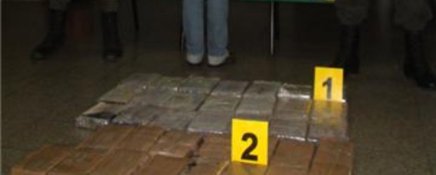 Policía incauta 318 kilos de cocaína a banda "Pachelly" | Cortesía | En una vivienda del barrio Niquía de Bello se realizó l operativo que termino con la incautación de la droga y la captura de una mujer que la custodiaba.