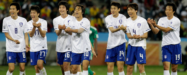 Corea del Sur corta el vuelo a las Súper Águilas | AP | Los jugadores festejan su clasificación a la siguiente fase luego de empatar con Nigeria.