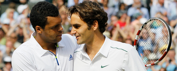 Federer se despidió otra vez de Wimbledon en cuartos | Reuters | Federer (der.), tercer preclasificado en el césped de Wimbledon, perdió por primera vez un partido de un torneo del Grand Slam luego de haber ganado los dos sets iniciales.