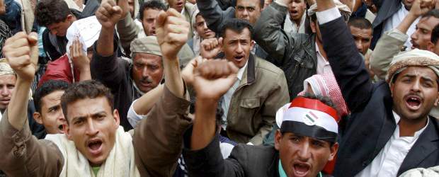Tribu de presidente yemení demanda su dimisión | Reuters | La propia tribu de Alí Abdalá Salé le pidió que renuncie a su cargo luego de una mortal represión contra manifestantes, lo que le quita un apoyo vital en una sociedad dominada por los lazos de sangre.