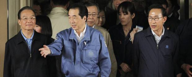 China y Corea del Sur reiteraron apoyo ea Japón tras crisis nuclear | Reuters | Los líderes recorrieron el centro de refugio donde permanecen los damnificados por el terremoto en Fukushima.