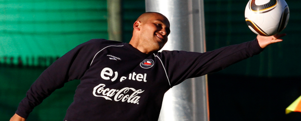 Chile, con la lección aprendida, enfrenta a Suiza | AP | Una de las novedades del equipo chileno ante los suizos será la alineación desde el primer minuto del atacante Humberto Suazo.